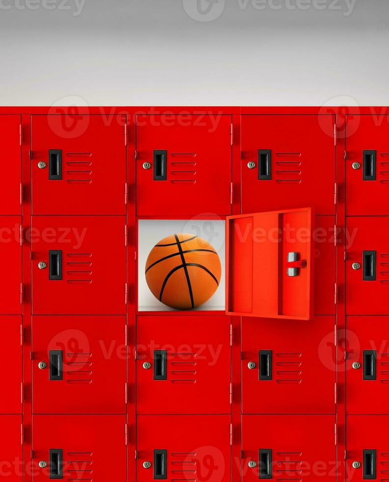 Basketball im ein rot Schließfach oder ein öffnen Fitnessstudio Schließfach. foto
