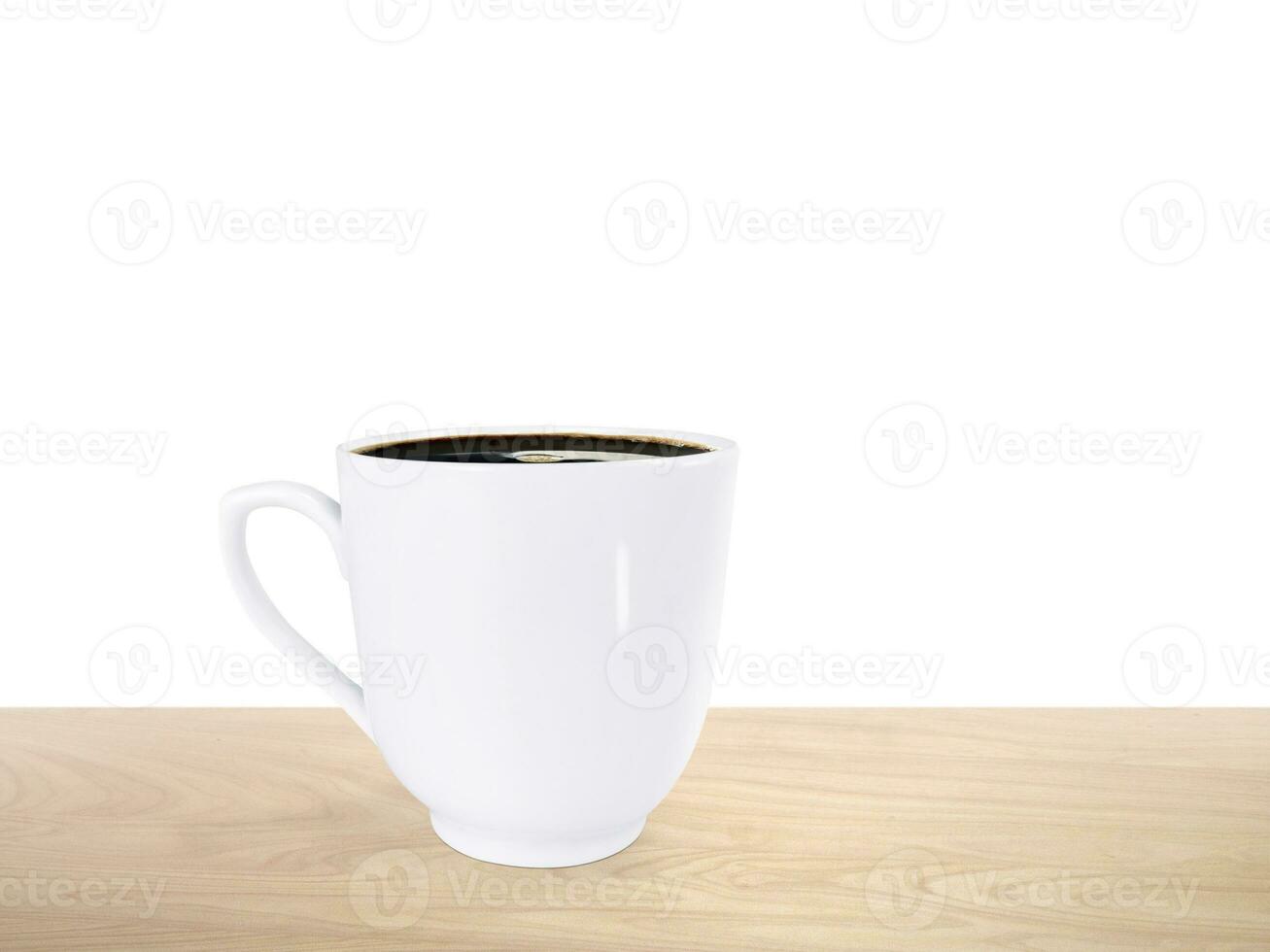 Kaffee Tassen auf hölzern Fußboden isoliert auf Weiß Hintergrund foto