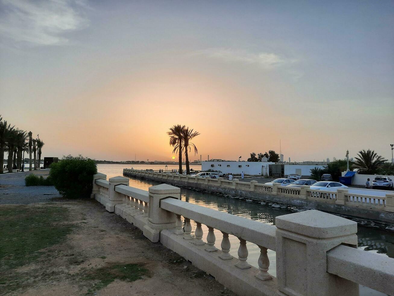 Jeddah, Saudi Arabien, Juni 2023 - - ein schön Aussicht von das Sonnenuntergang beim jeddah Corniche im das Abend. foto