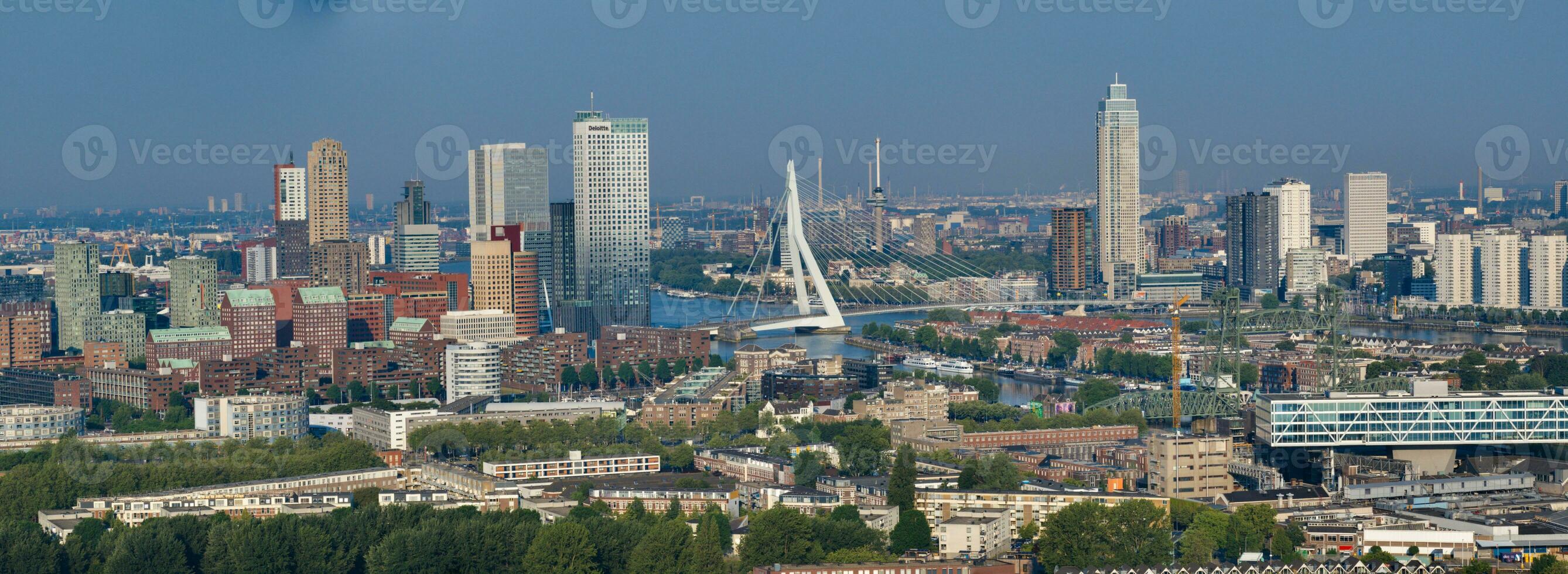 Drohne Panorama Über Niederländisch Stadt Rotterdam beim Sonnenaufgang foto