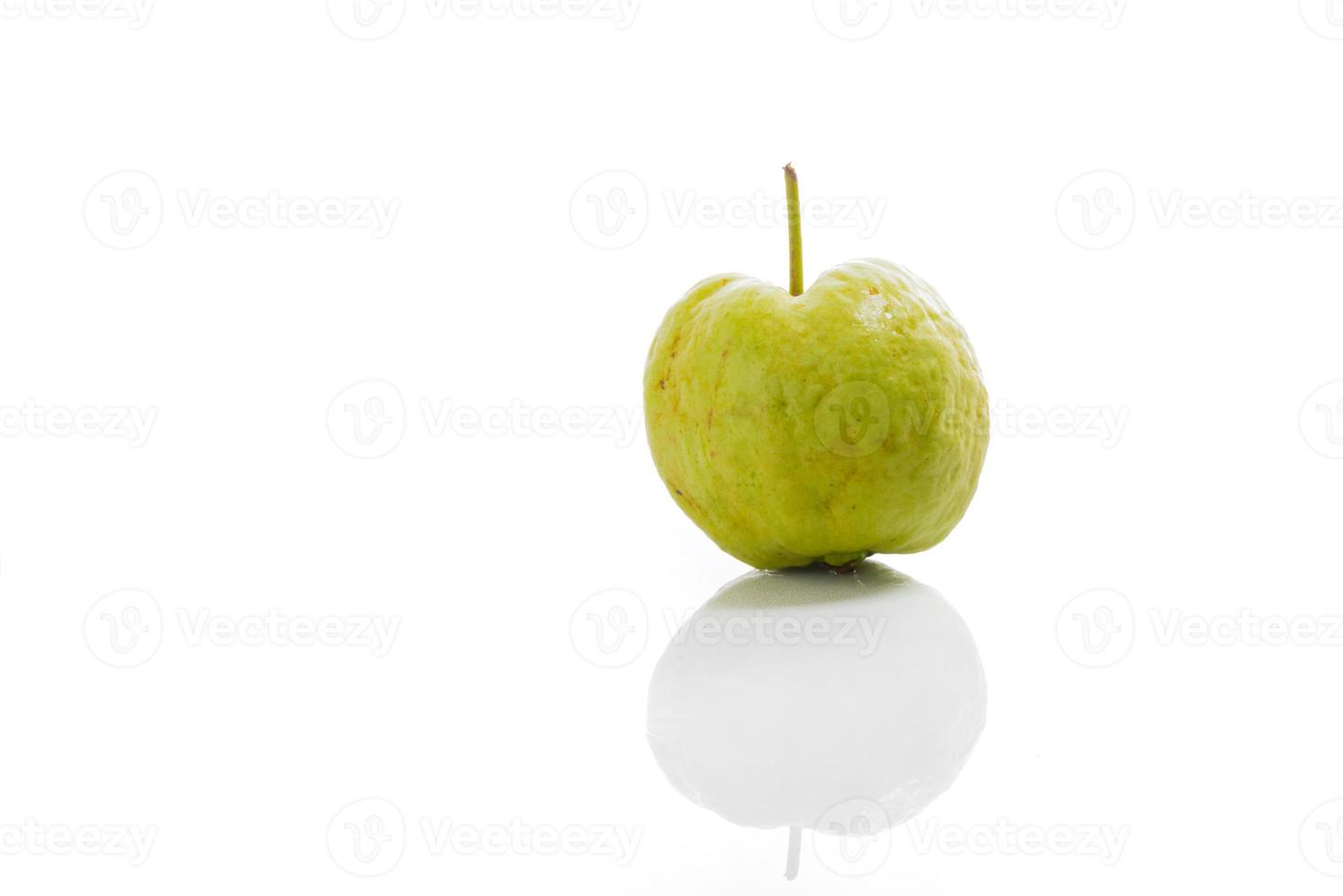 Guave auf weißem Acryl foto