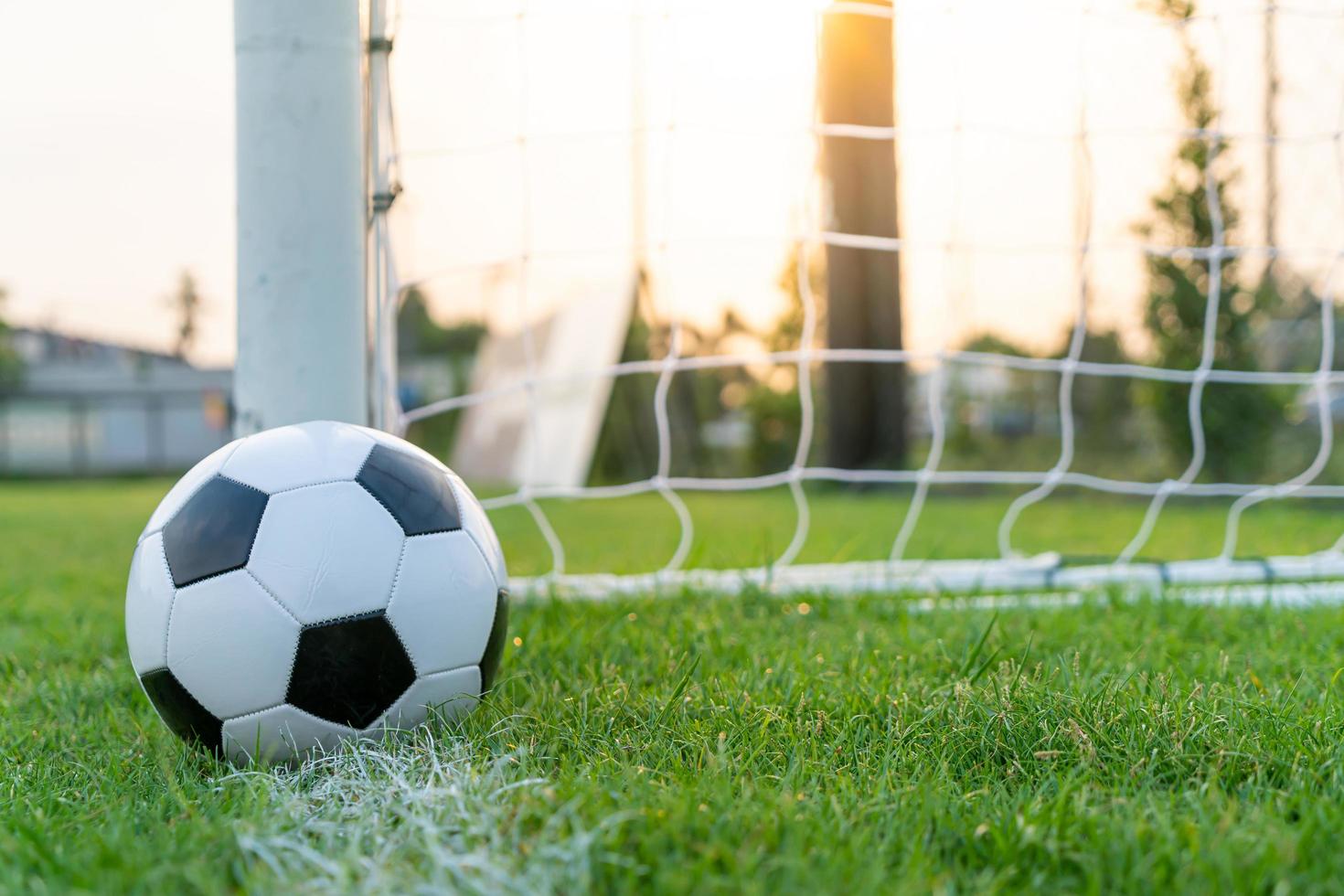 Fußball auf dem Ballfeld foto