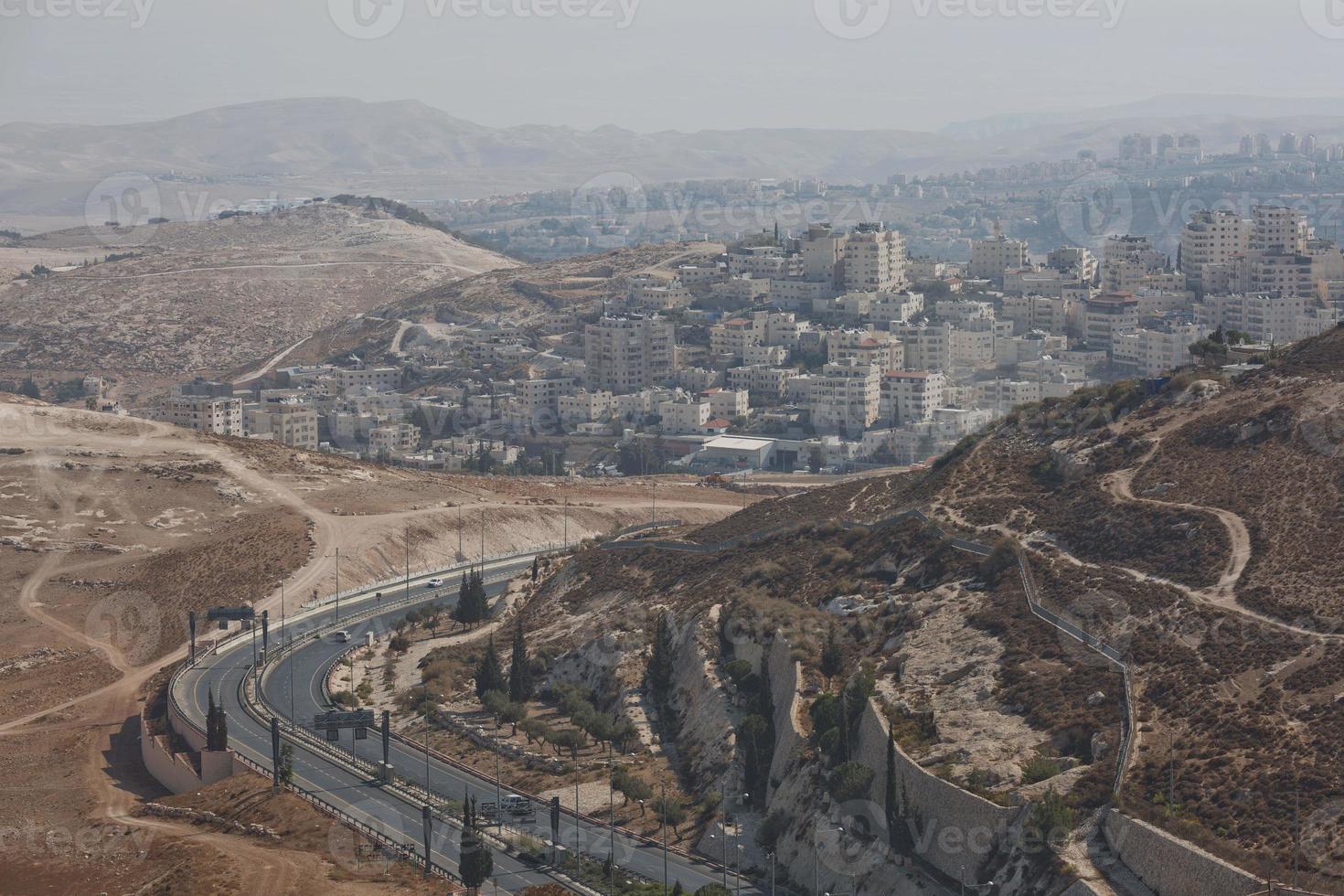 Die Stadt Jerusalem in Israel wurde in der Wüste erbaut. Sie ist eine der ältesten Städte der Welt und wird von jüdischen Muslimen und Christen als heilig angesehen foto