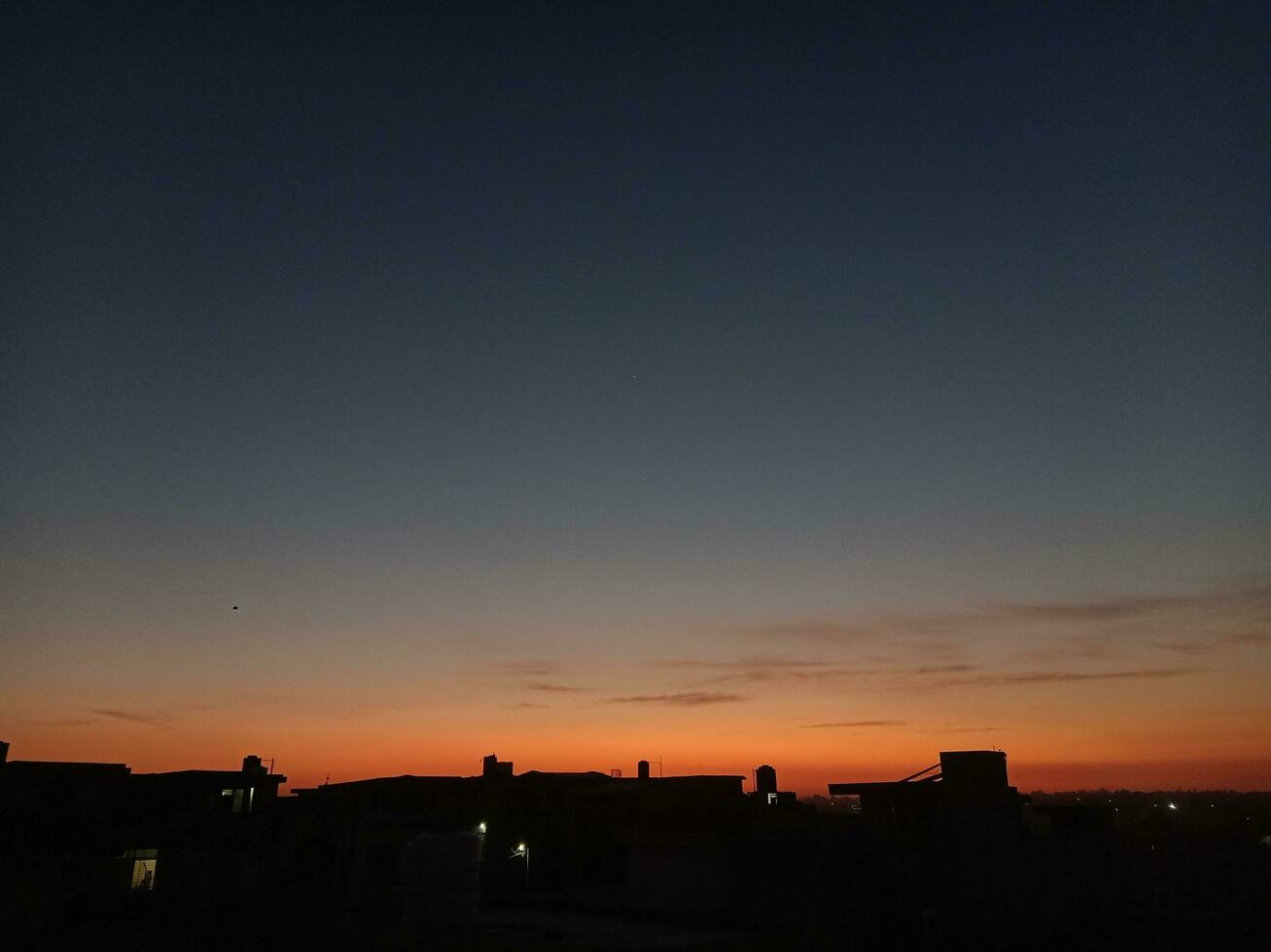 das schön Sonnenuntergang Abend , Wolken foto