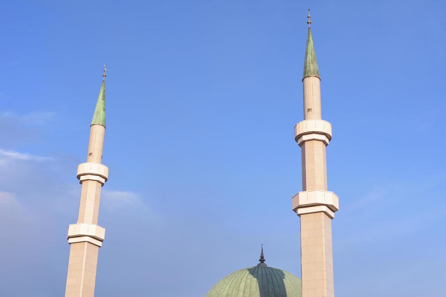 schöne Moschee muslimischer Anbetungsplatz foto