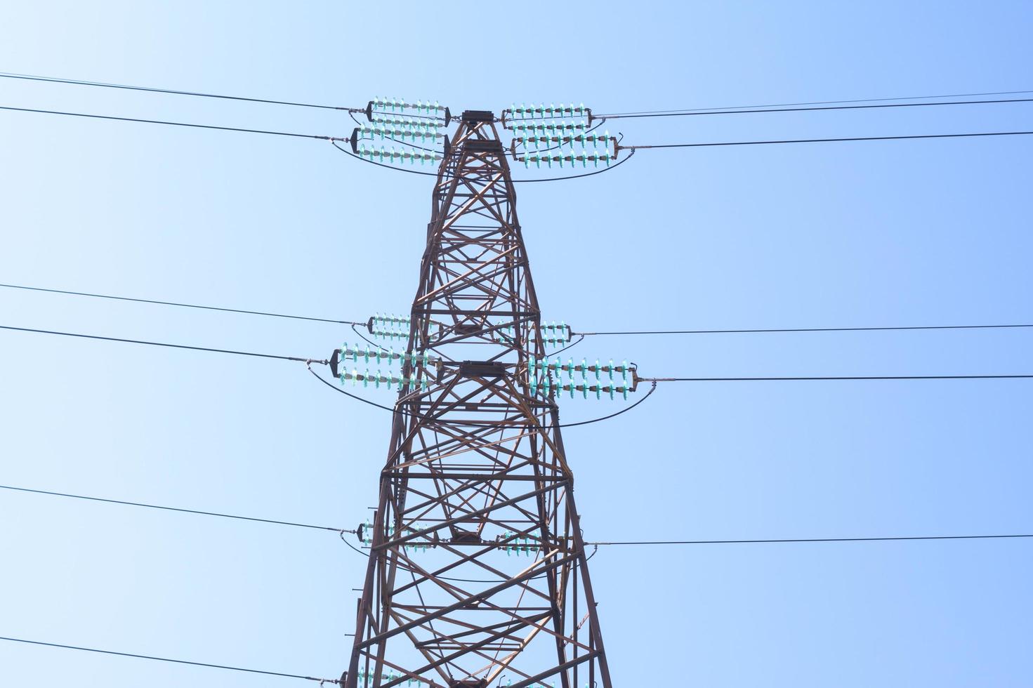 Hochspannungs-Energieturm für elektrische Sendemasten foto