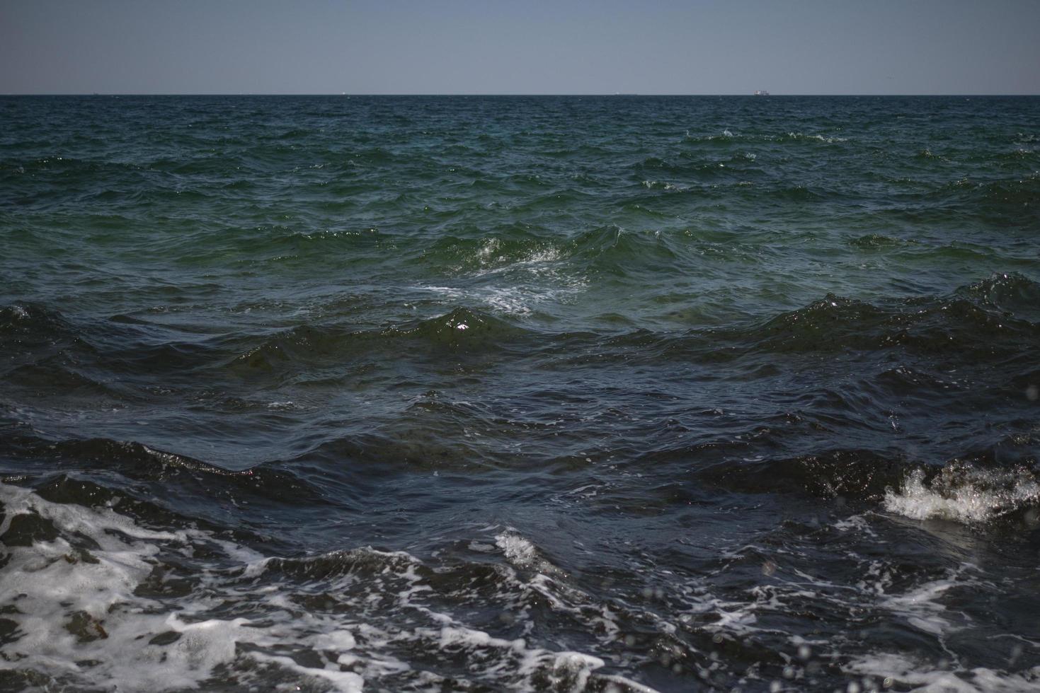 Wellen auf dem Meerwasser-Hintergrundbild foto