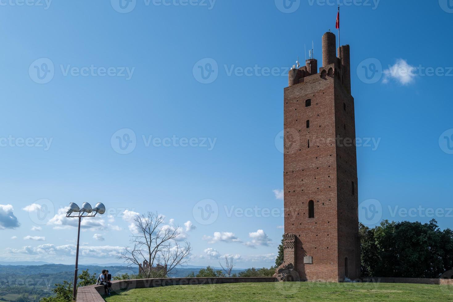 der federico-turm in san miniato mit einem paar foto