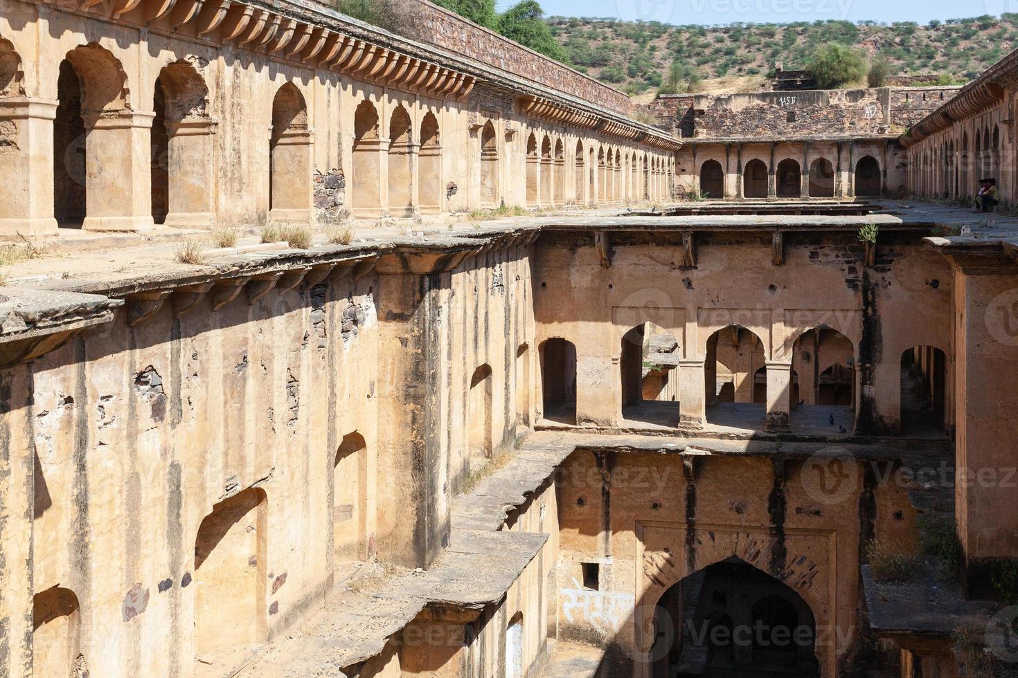 Schritt gut in Bawdi, in der Nähe von Neemrana Fort, Rajasthan, Indien foto