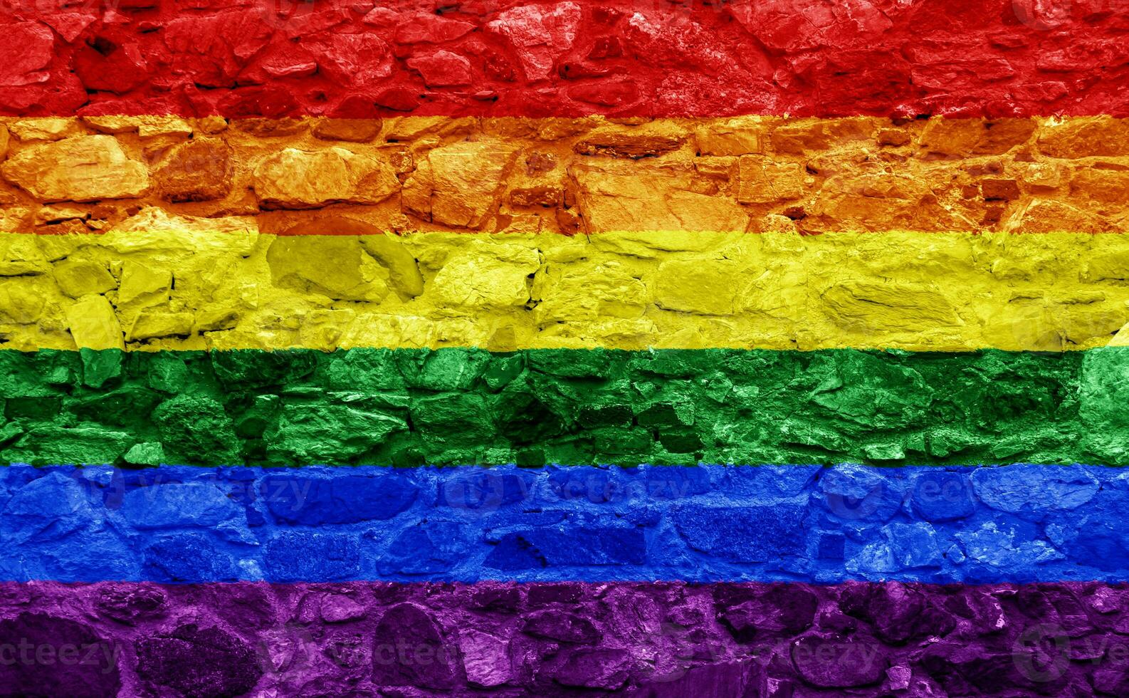 Flagge von das lgbt Gemeinschaft auf das Hintergrund von ein Stein Mauer. Regenbogen Symbol von Fröhlich Kultur. Konzept Collage. Illustration Symbol von Stolz. foto