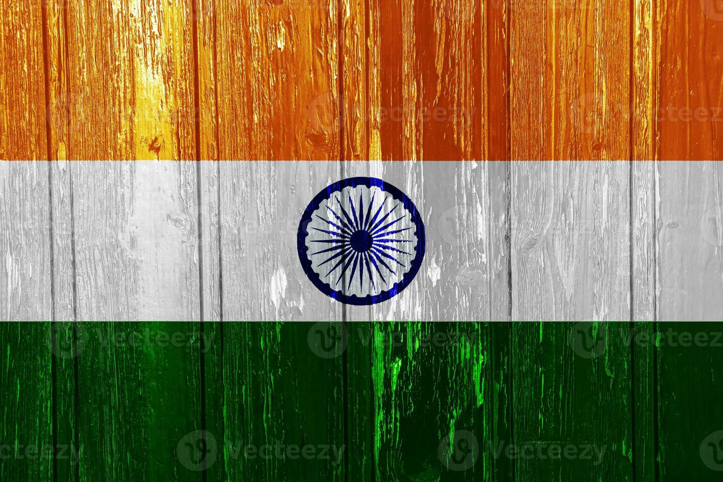Flagge von das Republik von Indien auf ein texturiert Hintergrund. Konzept Collage. foto