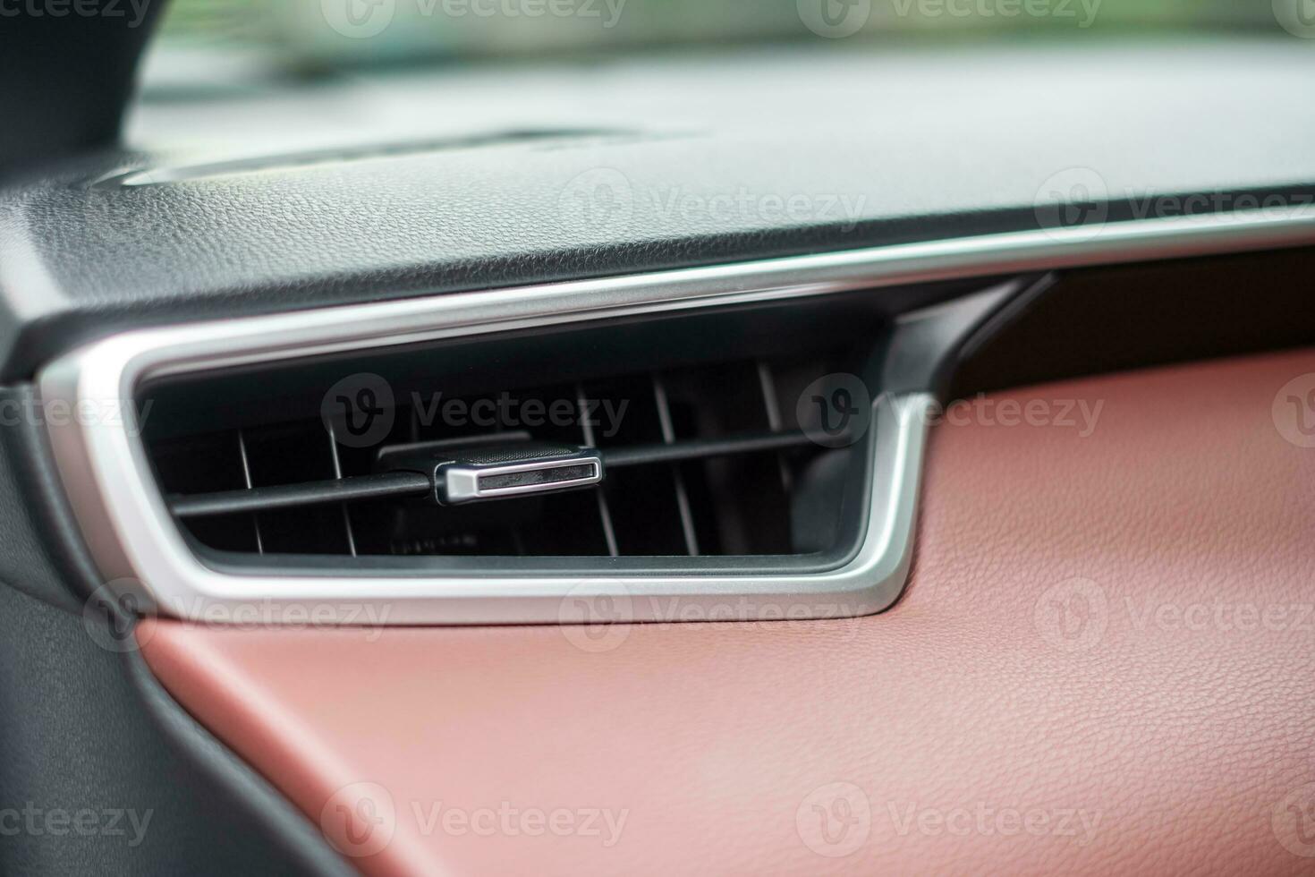 Kühlsystem der Klimaanlage im Auto. Anpassung, Temperatur und  Transportkonzept 25499021 Stock-Photo bei Vecteezy