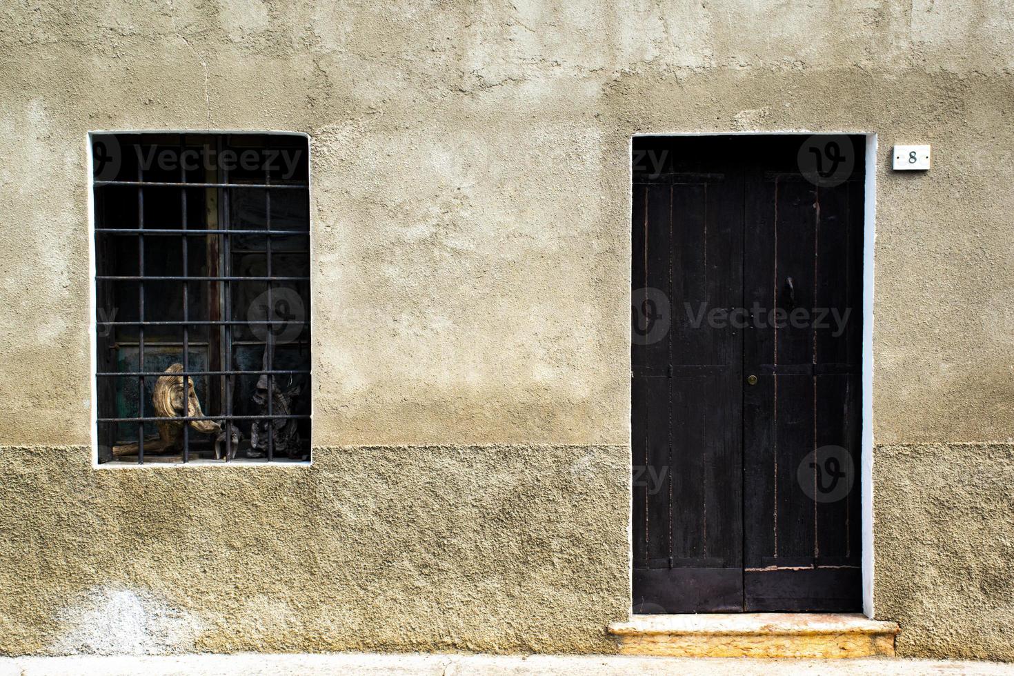 Holztür mit Fenster foto