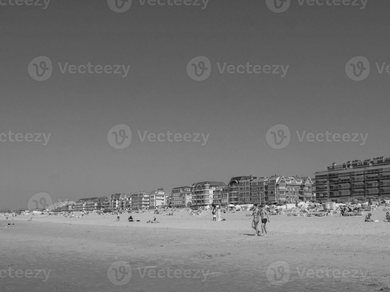 das Strand von de haan im Belgien foto