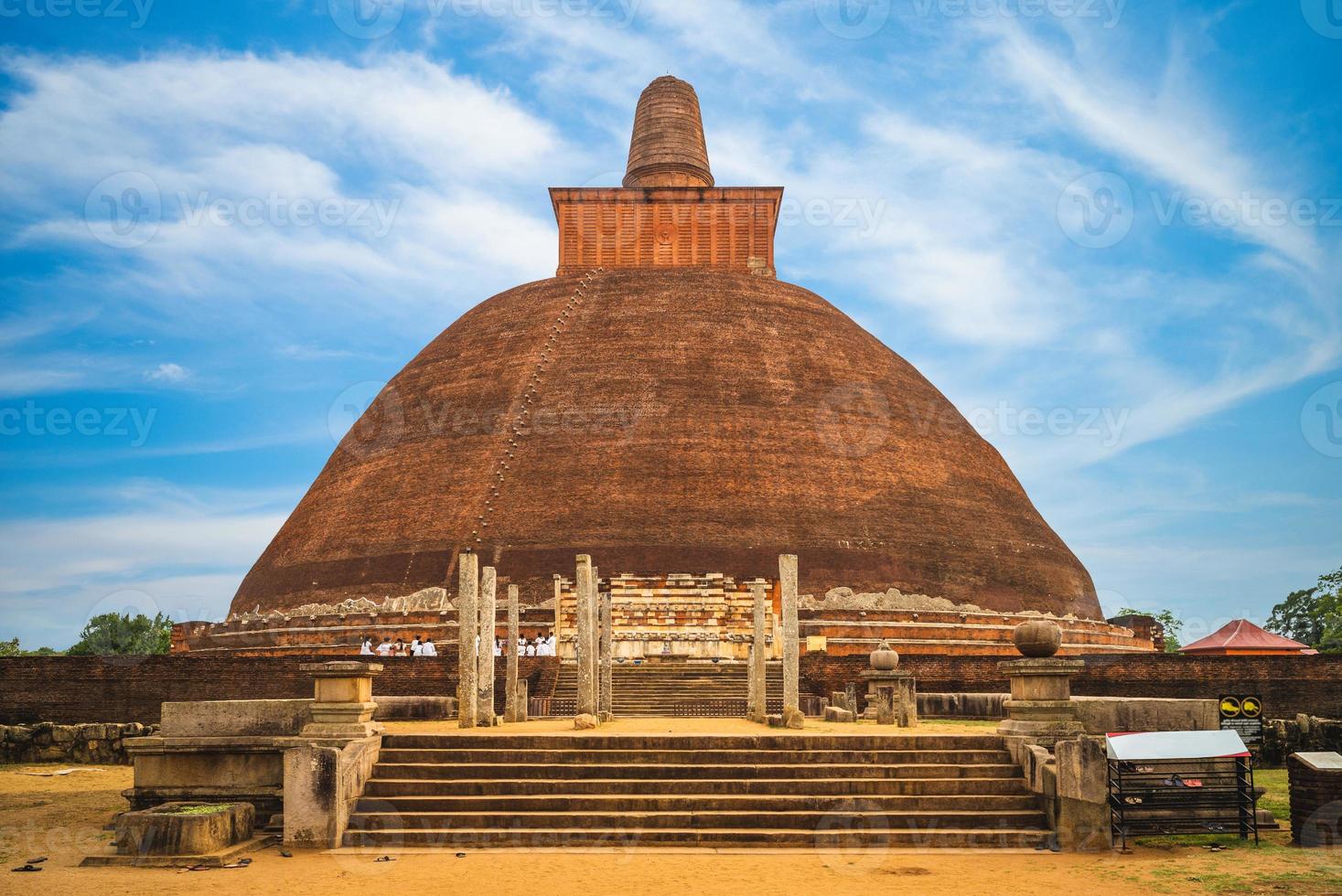 jetavanaramaya dagaba in anuradhapura insri lanka foto