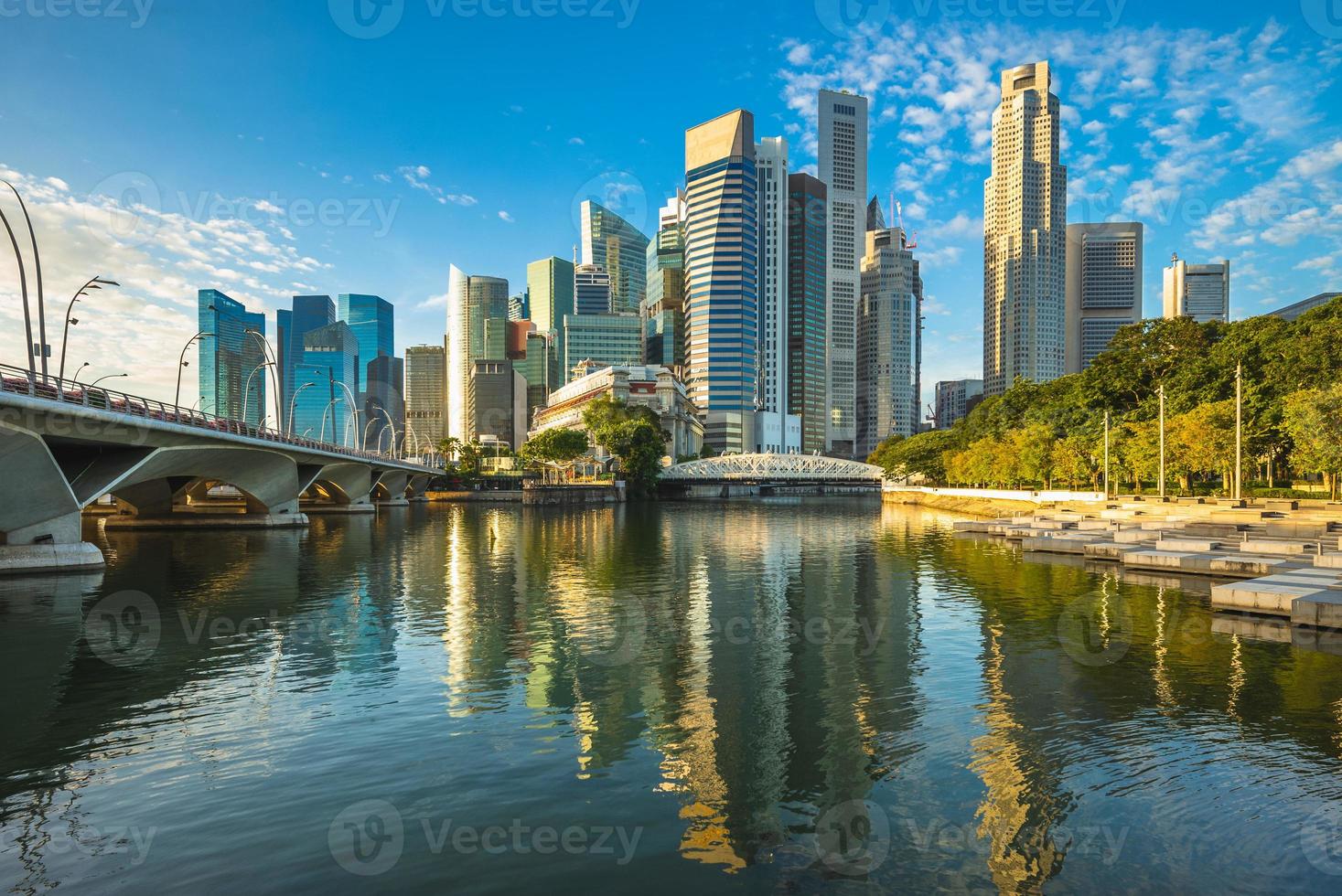 Skyline von Singapur an der Marina Bay foto