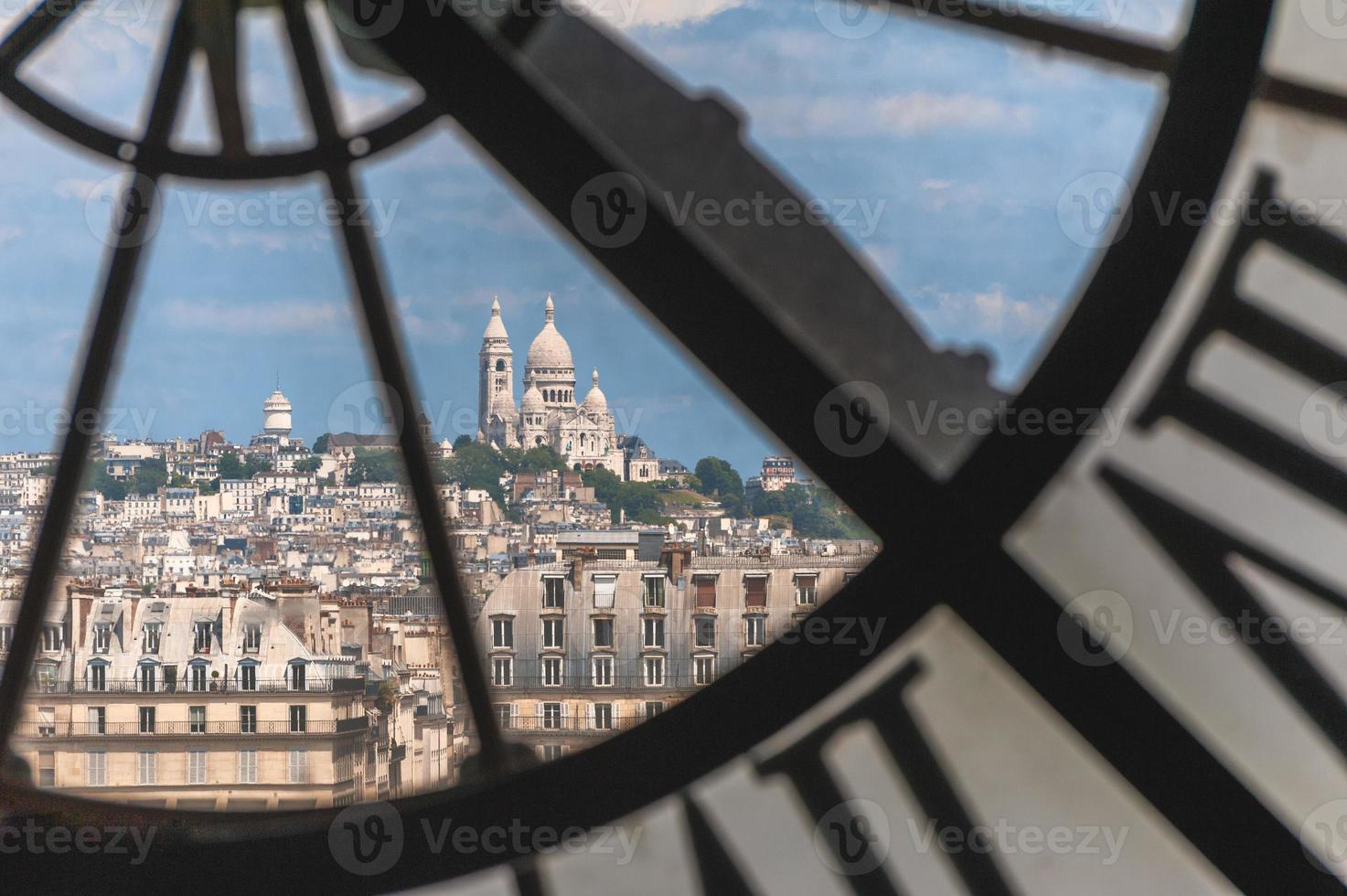 Stadtbild von Paris mit Montmartre-Hügel foto