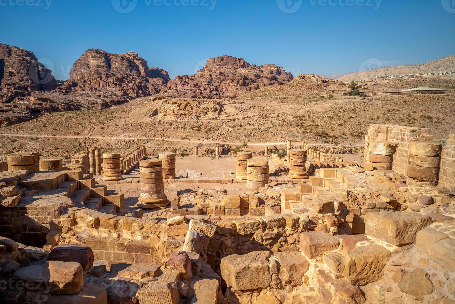 der große tempel von petra in jordanien foto