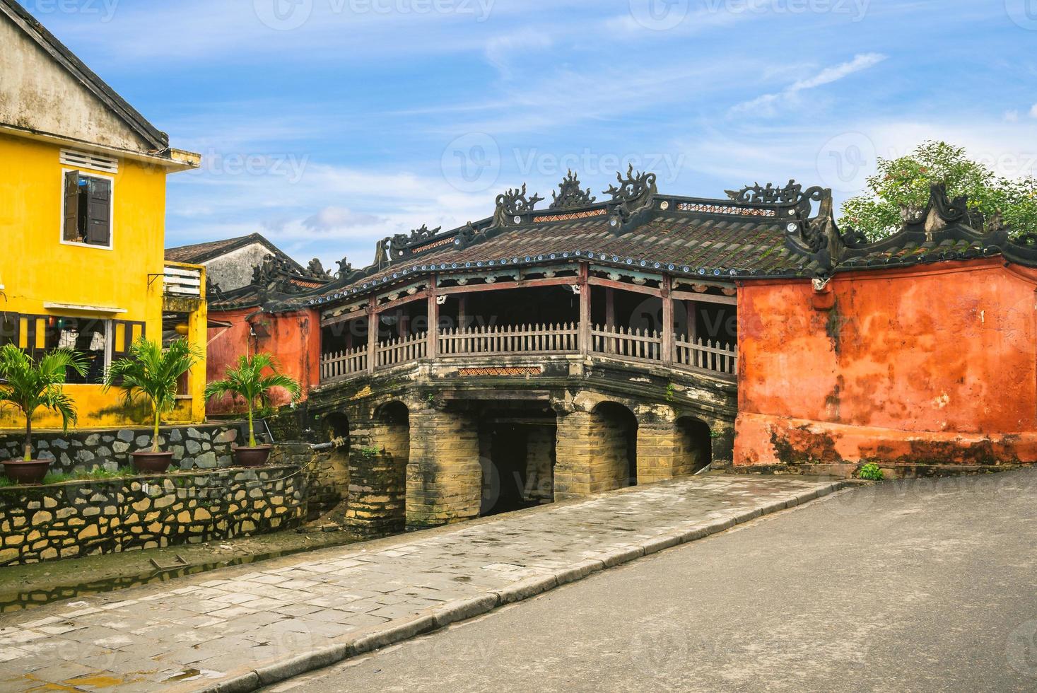 japanische überdachte brücke aka lai vien kieu in hoi an, vietnam foto