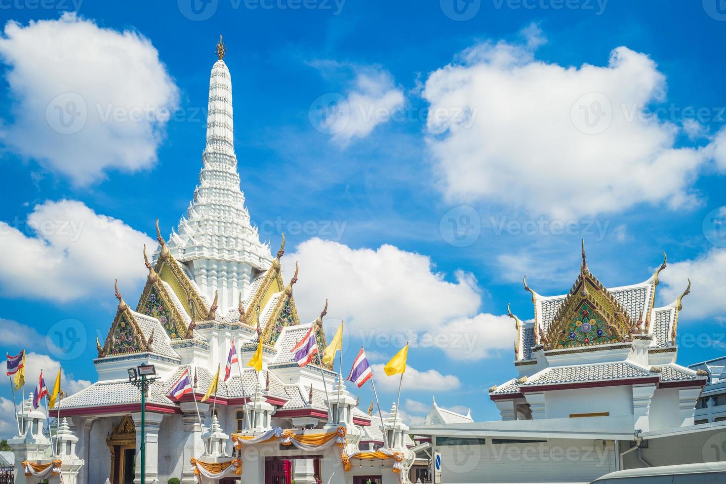 lak mueang stadtsäulenschrein in bangkok, thailand foto