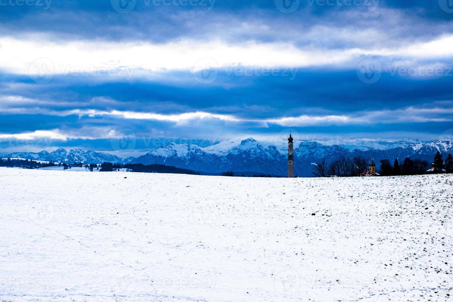 blauer Himmel und Berge foto