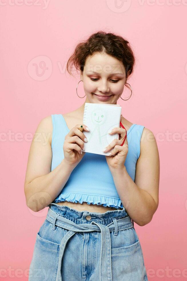 Teenager Mädchen Kopierraum Notizbuch Ausbildung isoliert Hintergrund unverändert foto