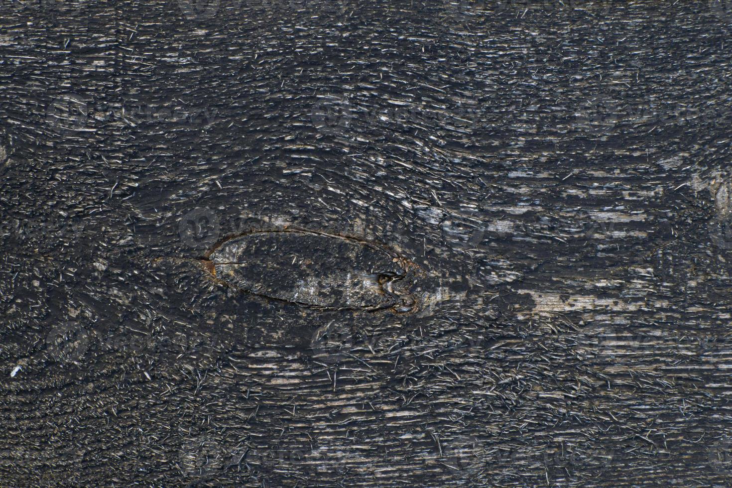 Textur der schwarzen Holzoberfläche, mit Rissen. Hintergrundbild foto