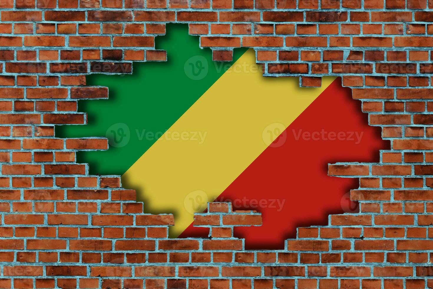 3d Flagge von Republik von das Kongo hinter das gebrochen alt Stein Mauer Hintergrund. foto