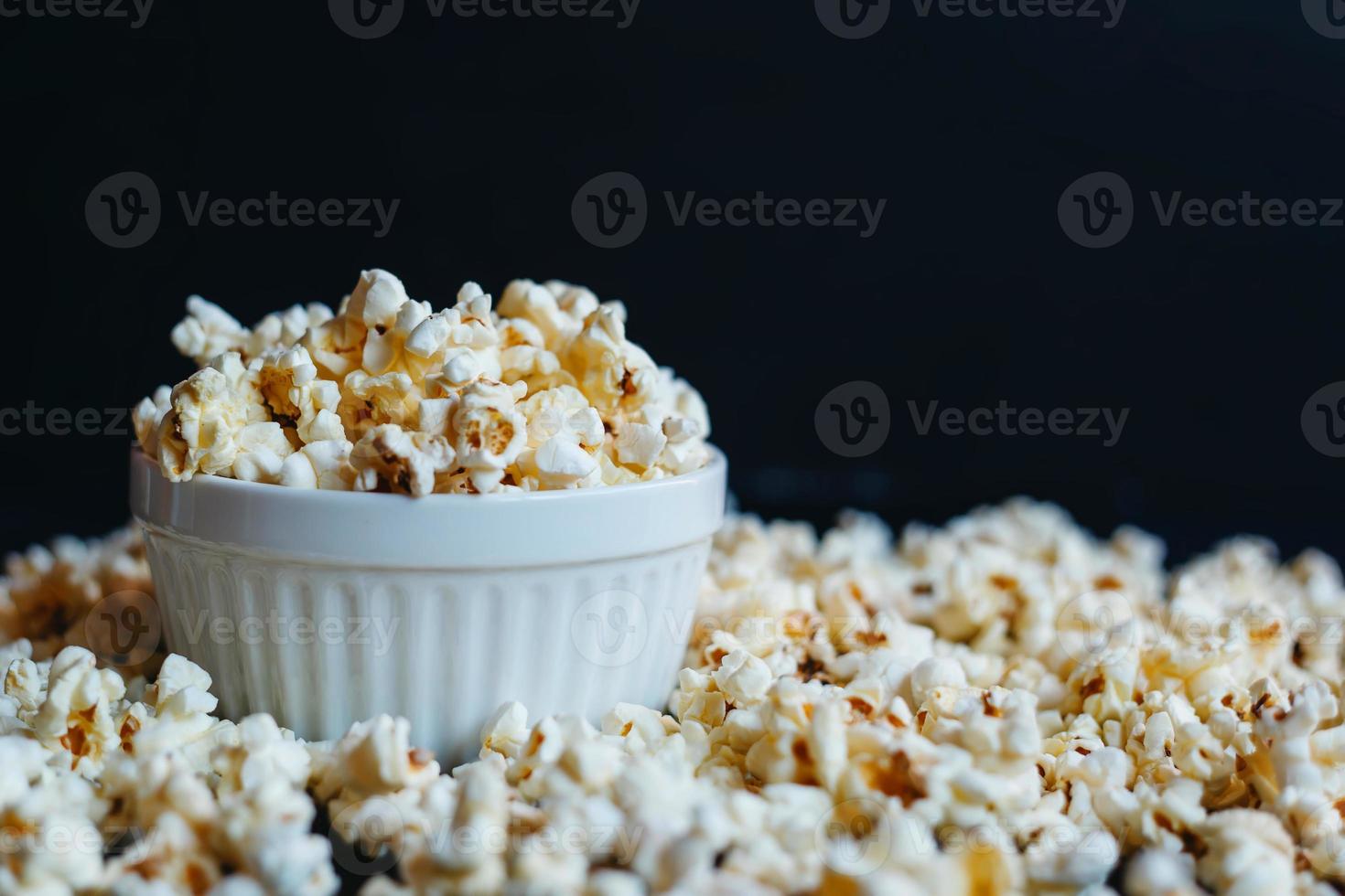 leckeres gesalzenes Popcorn foto