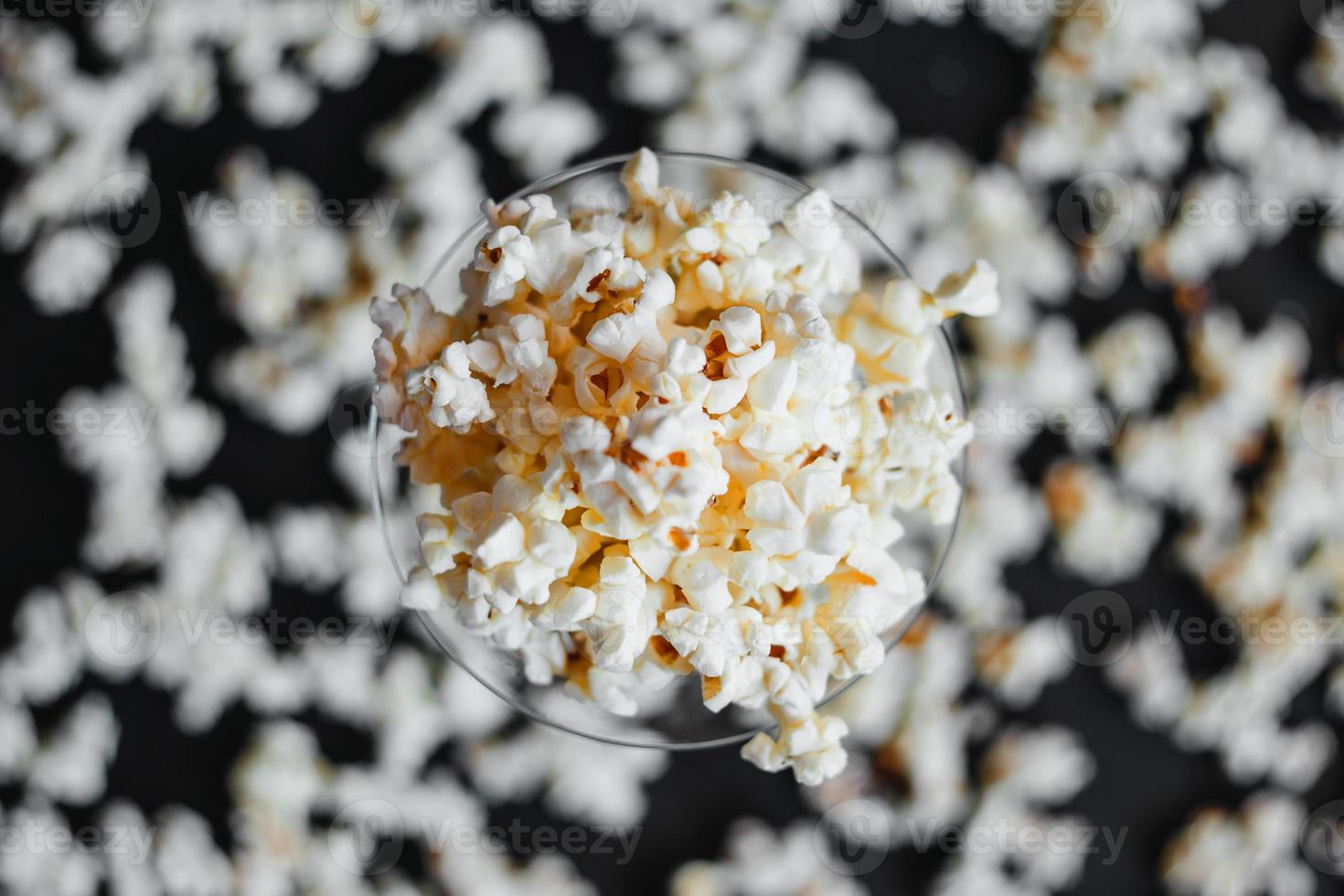 leckeres gesalzenes Popcorn foto