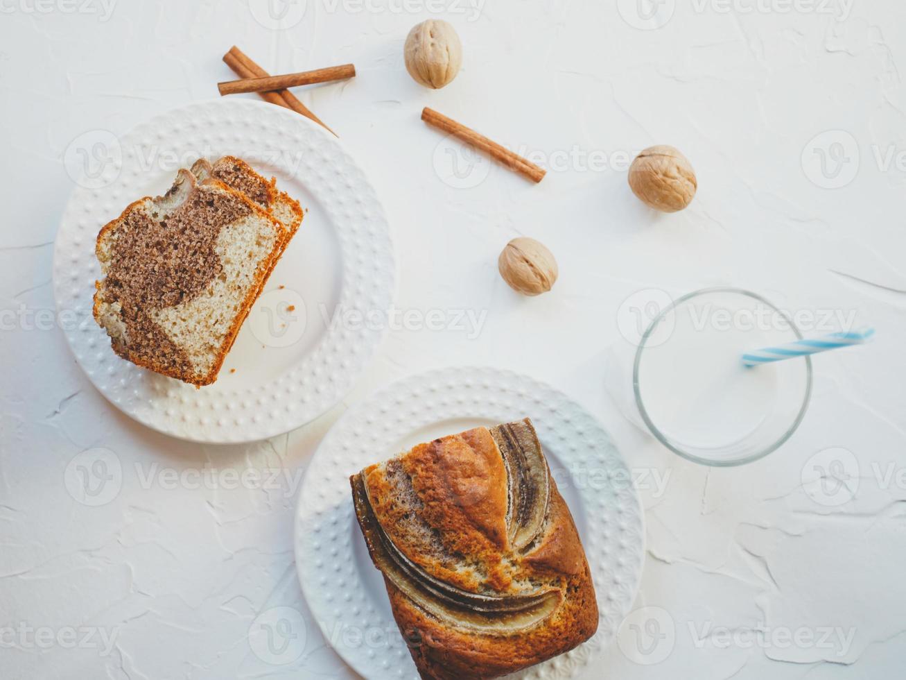 hausgemachtes Bananenbrot mit Zimt und Walnüssen. foto