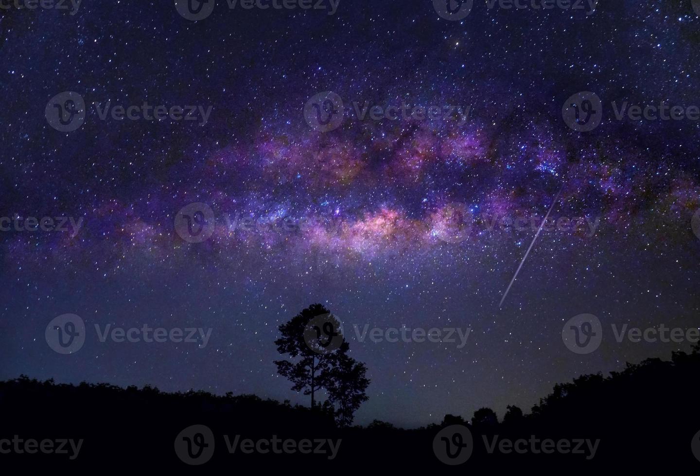 rotierender Stern Galaxie Berg Nacht blauer Himmel foto