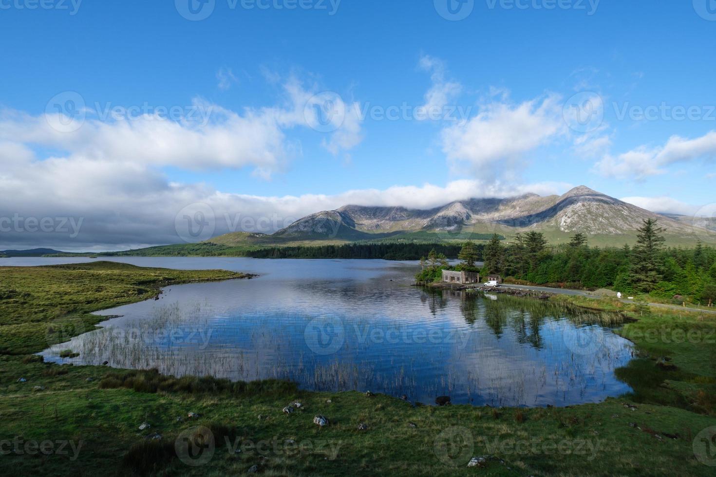 lough inagh county galway irland foto