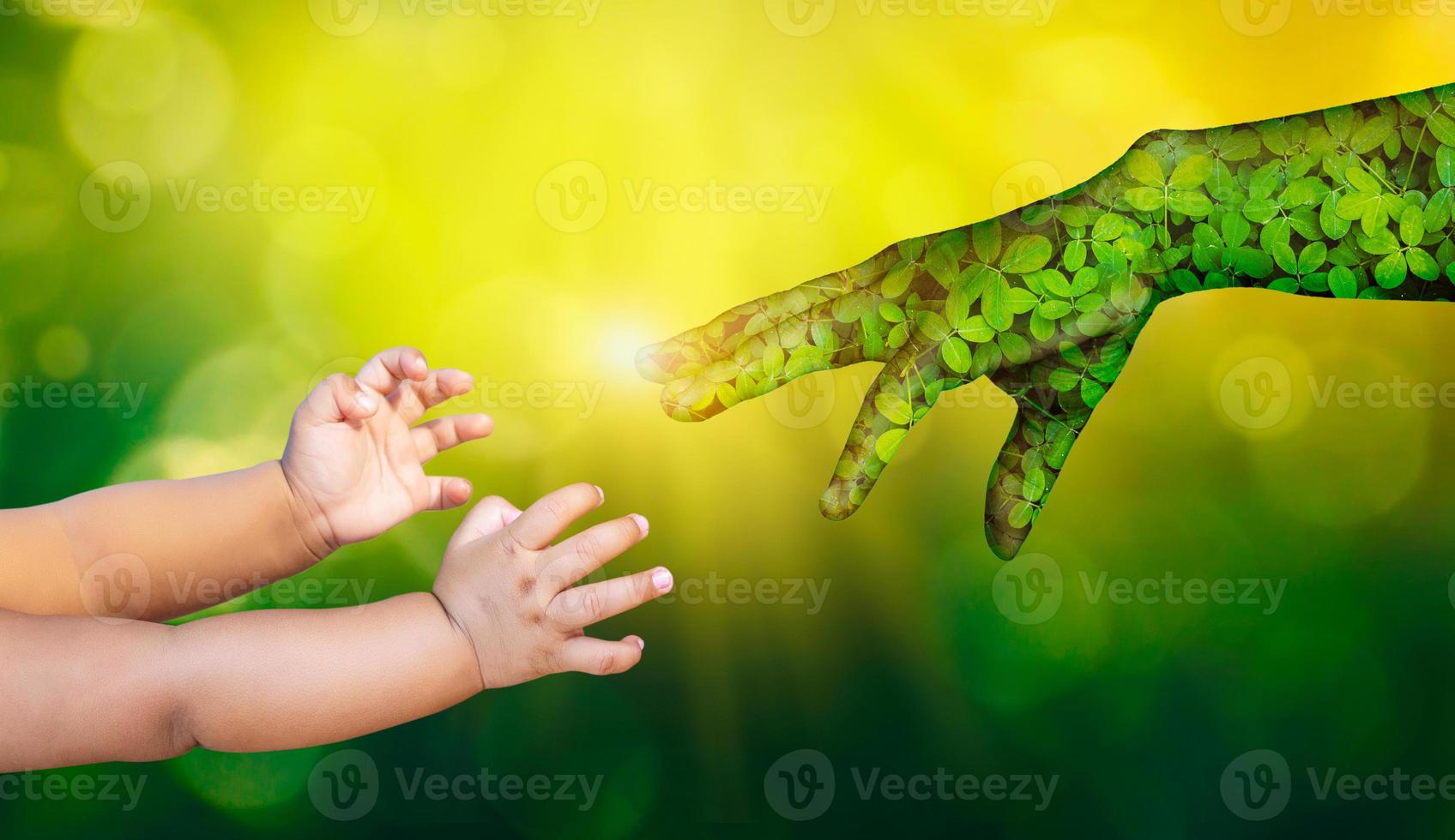 Umwelt Tag der Erde Hände aus der Natur helfen den Menschen. Konzept der Natur. foto
