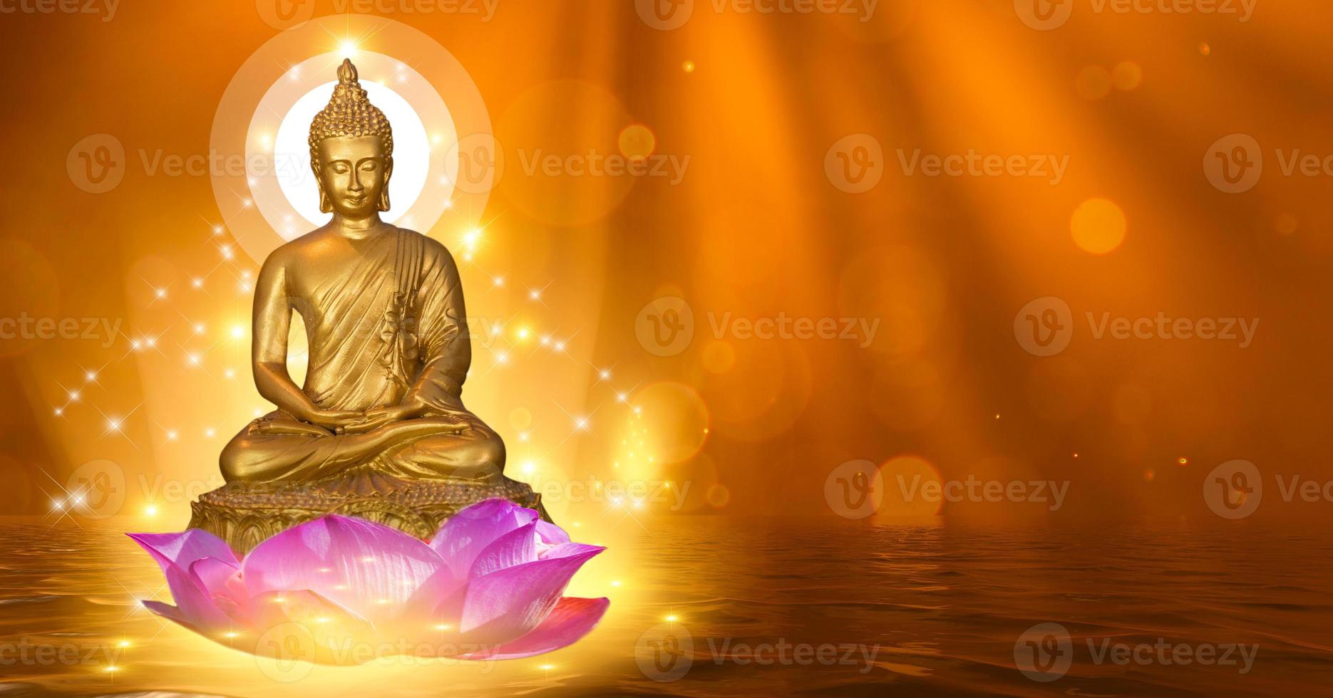 Buddha-Statue Wasser Lotus Buddha steht auf Lotusblume auf orangem Hintergrund foto