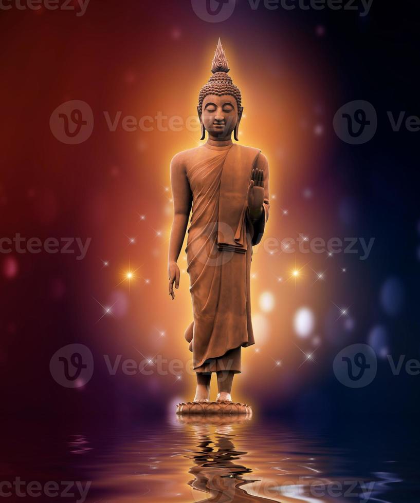 Buddha-Statue auf Wasser Goldgrund lila Farbe blau foto