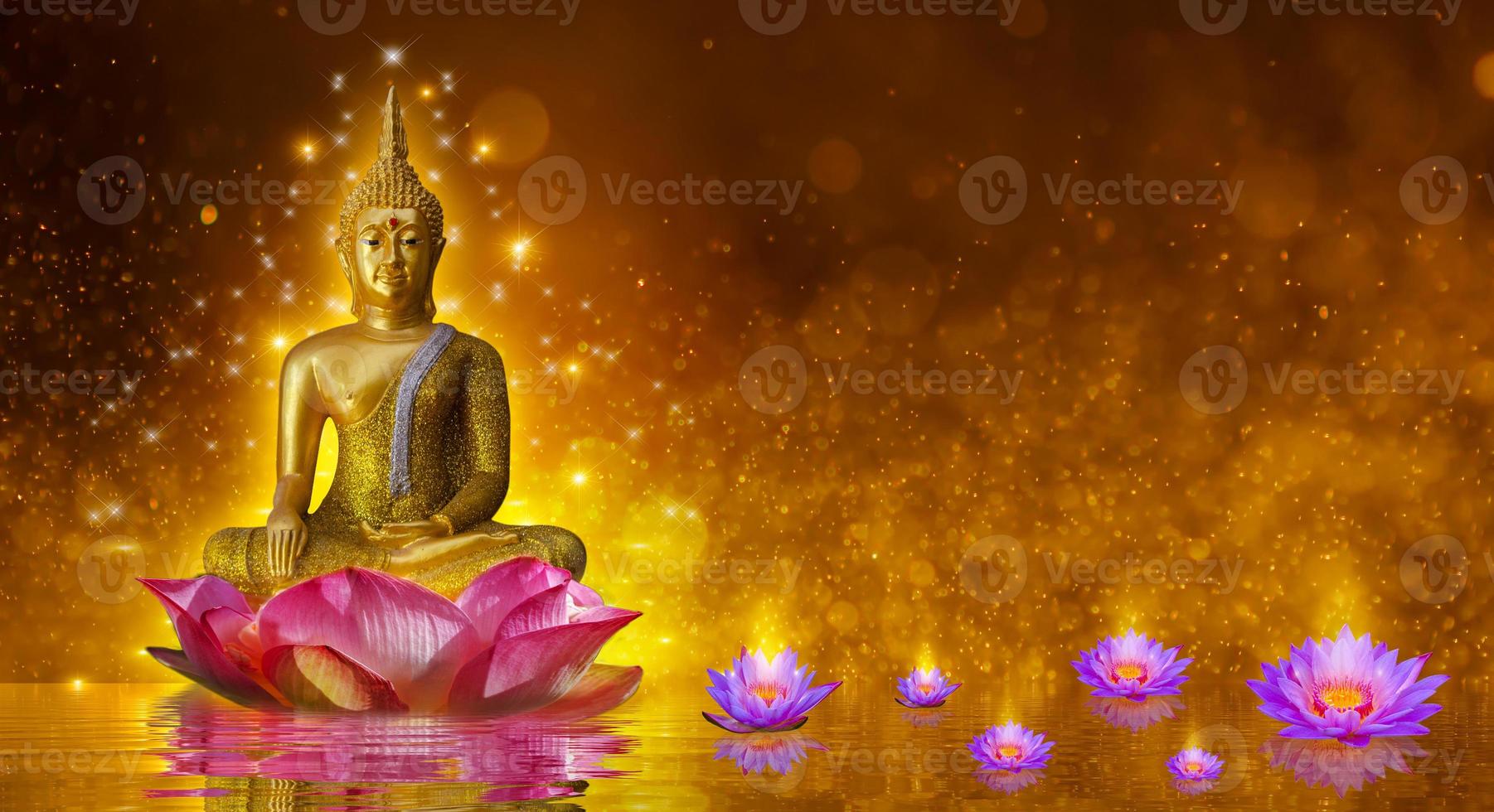 Buddha-Statue Wasser Lotus Buddha steht auf Lotusblume auf orangem Hintergrund foto