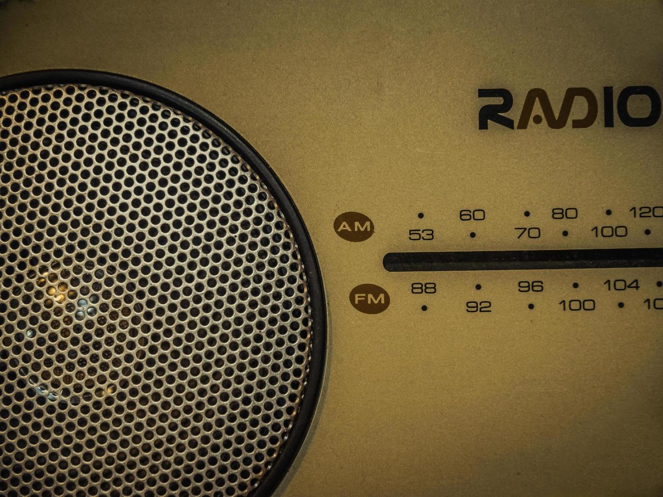 ein altes tragbares Radio. foto
