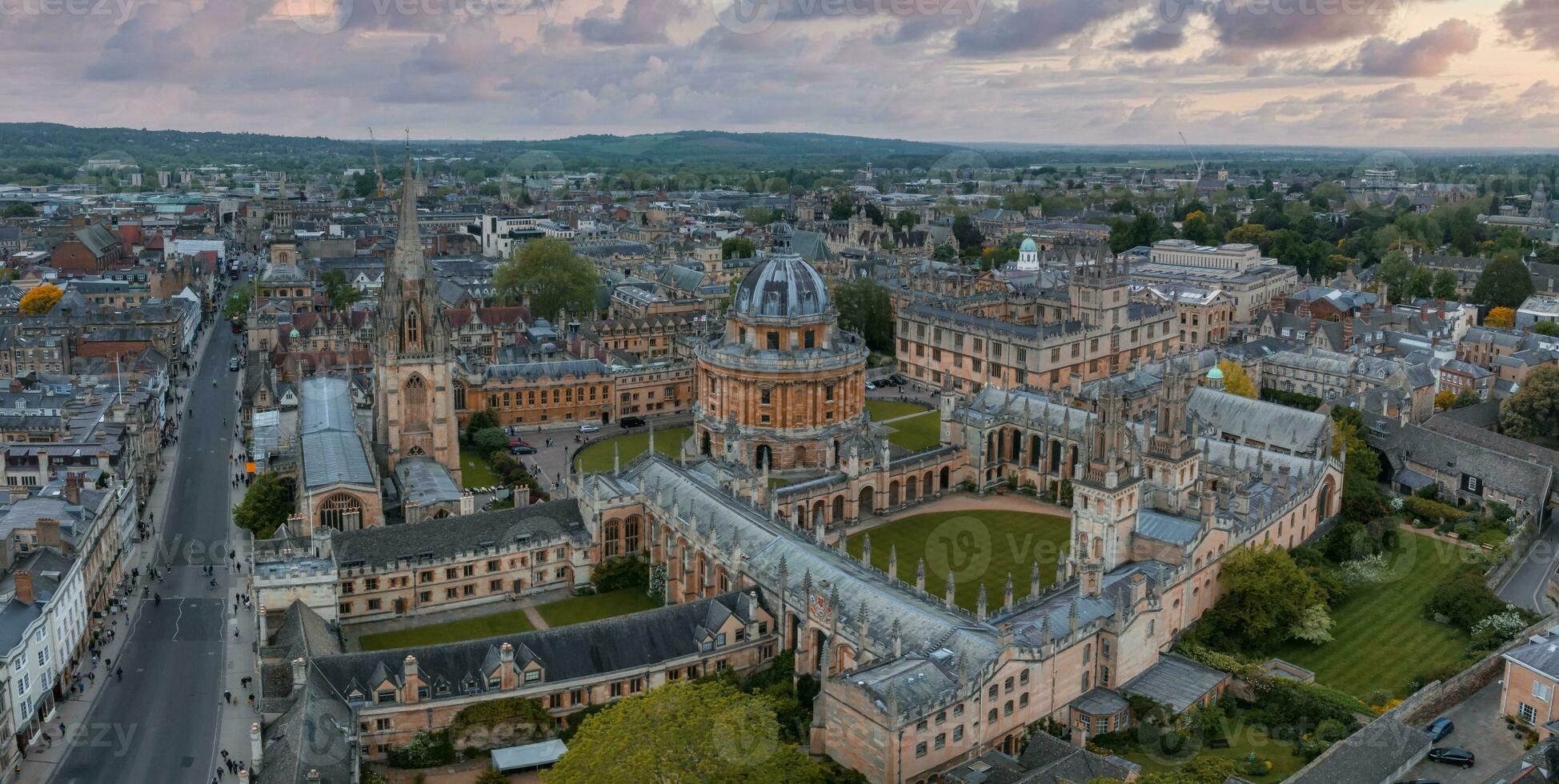 Antenne Aussicht Über das Stadt von Oxford mit Oxford Universität. foto