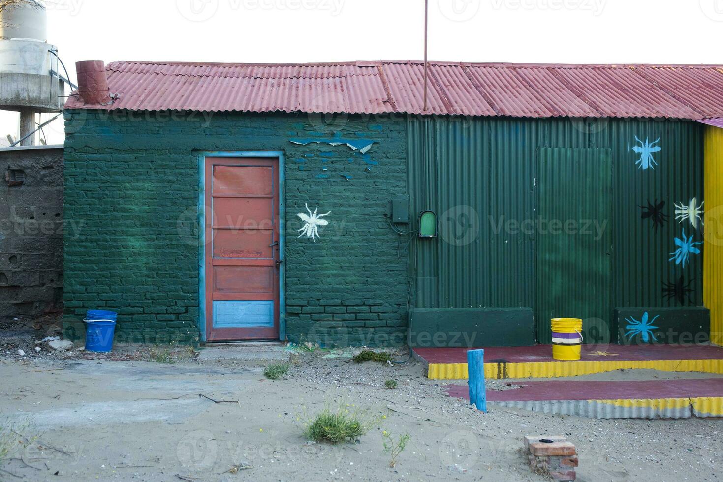 malerisch typisch Konstruktion im das Stadt, Dorf von puerto Pyramiden, Halbinsel Valdes, chubut Provinz, Patagonien, Argentinien. foto