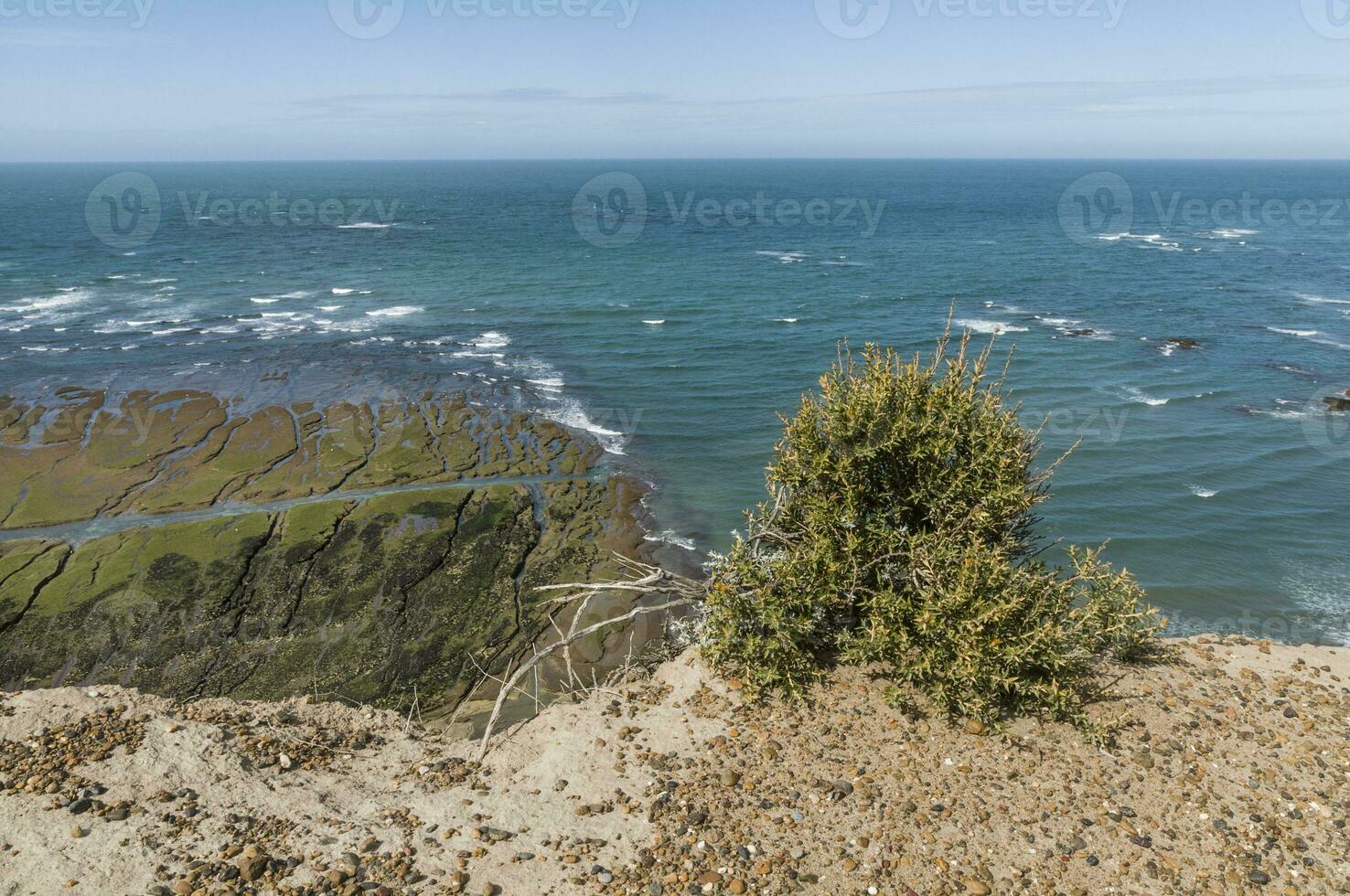 Küsten Landschaft mit Klippen im Patagonien Argentinien foto