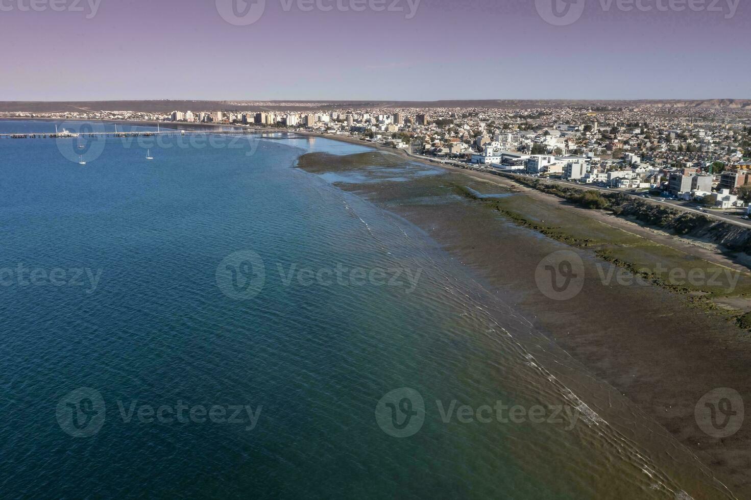 puerto madryn Stadt, Eingang Portal zu das Halbinsel Wald natürlich Reservieren, Welt Erbe Grundstück, Patagonien, Argentinien. foto