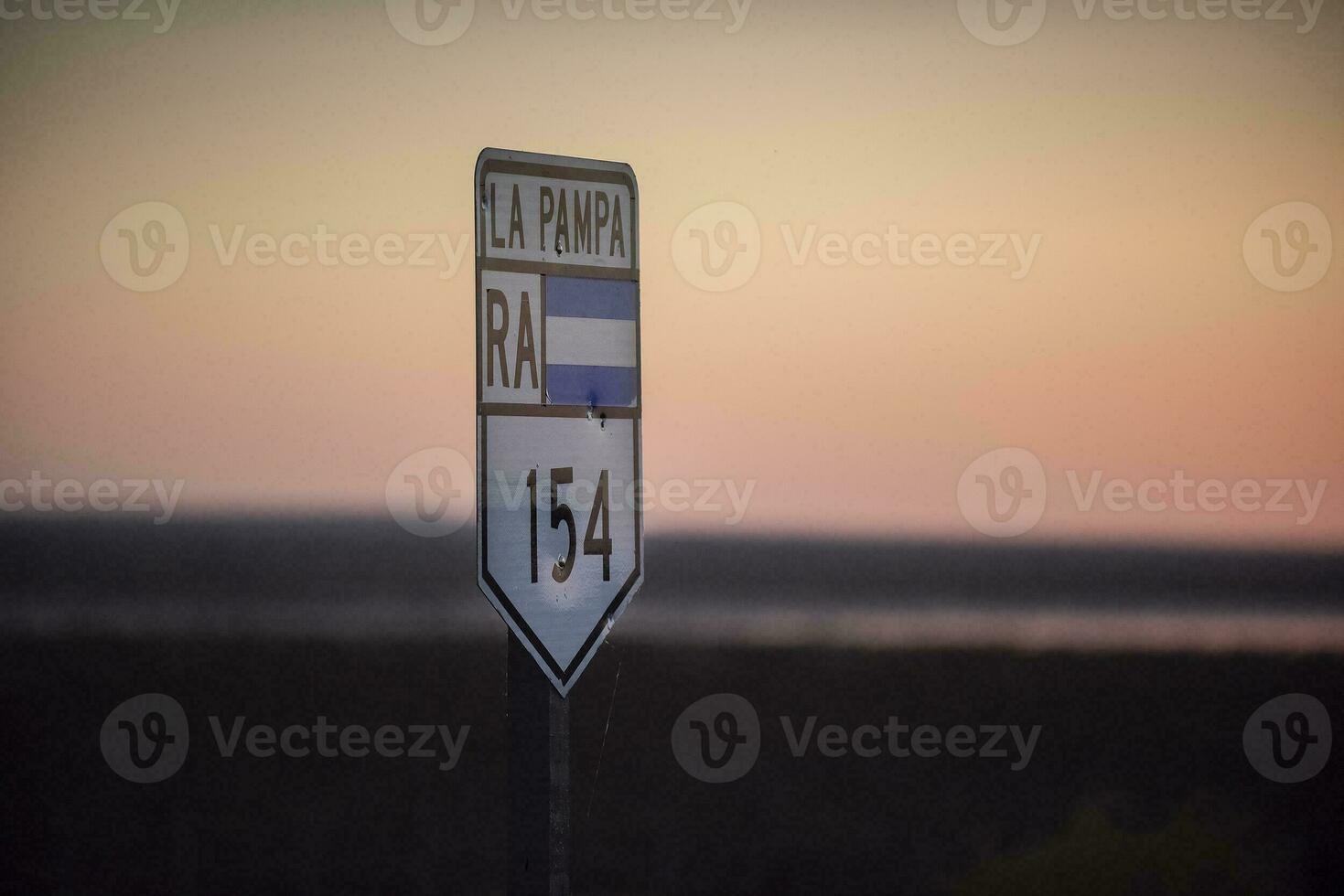 Route im das Pampas schmucklos, Patagonien, Argentinien foto