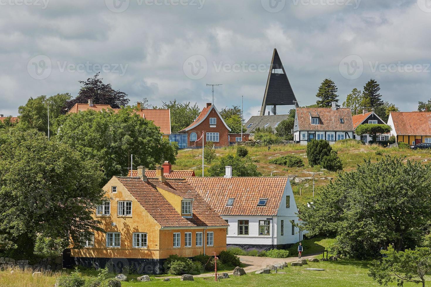 Blick auf das Dorf Svaneke in Dänemark foto