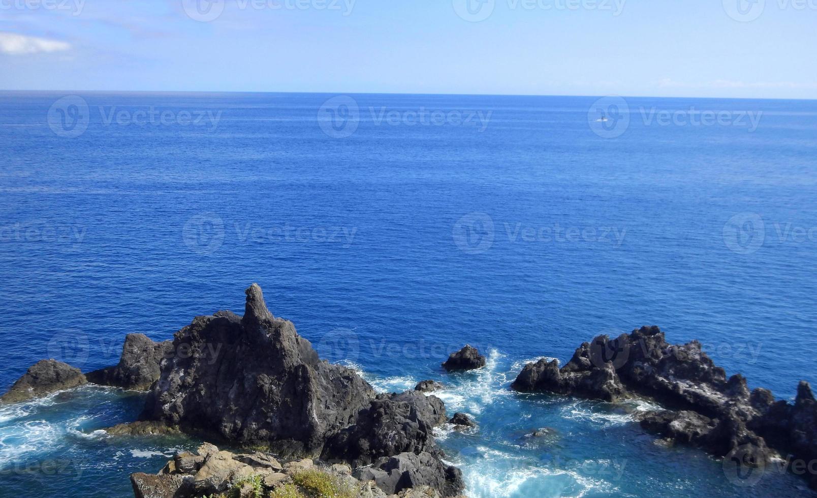 Blick auf die Küste von Madeira foto