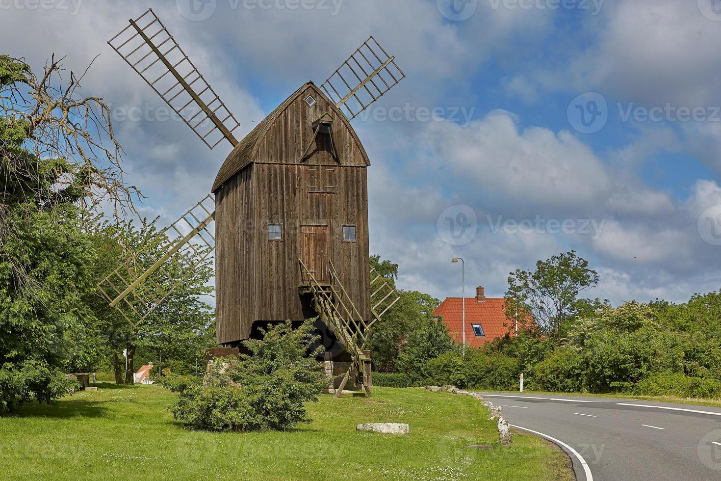 Fachwerkbockmühle in Dänemark, Insel Svaneke Bornholm foto