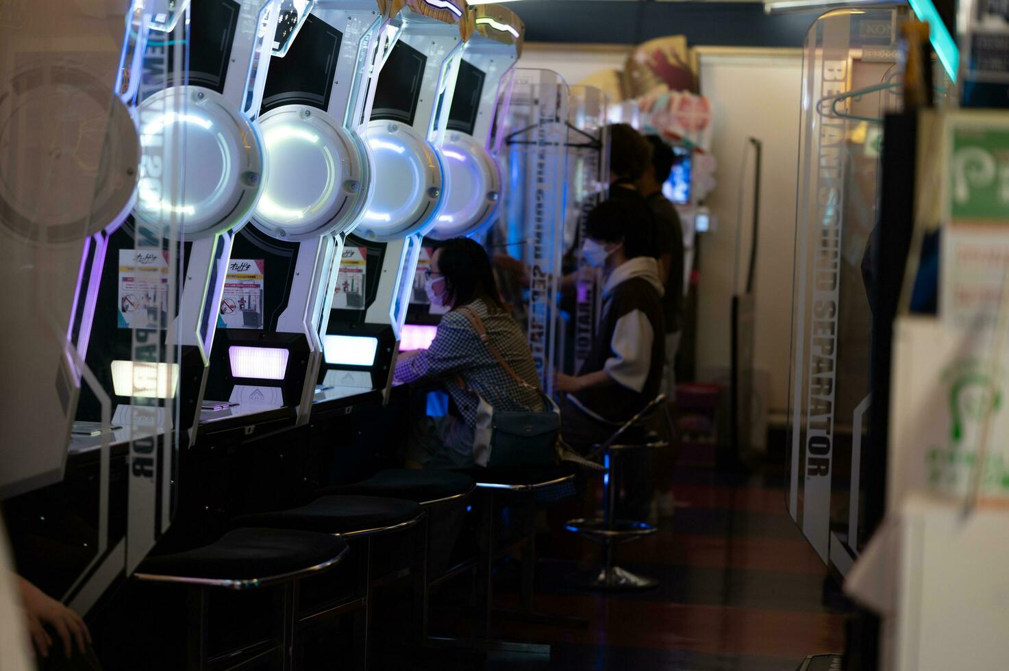 akihabara Tokio, Japan kann 05 2023 Tokio Neon- Nächte akihabara nach dunkel - - Stadtbild, Arkade Spiele, und Nachtzeit Freuden foto