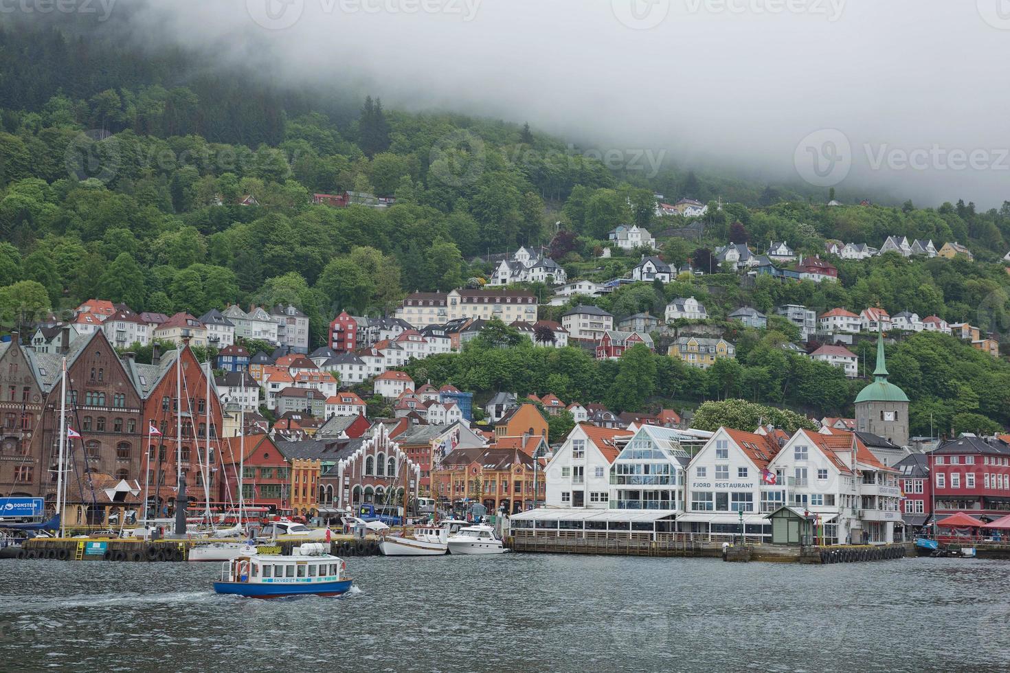 alte stadtpierarchitektur von bryggen in bergen, norwegen foto