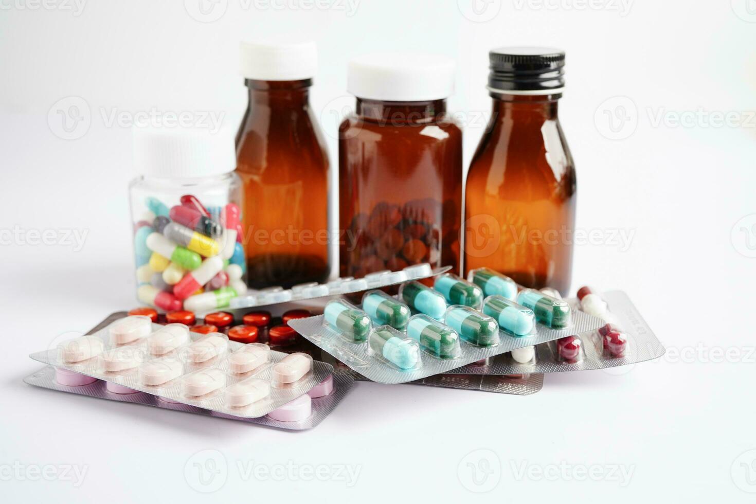Droge Kapsel Pille von Droge Rezept im Drogerie, Apotheke zum Behandlung Gesundheit Medizin. foto
