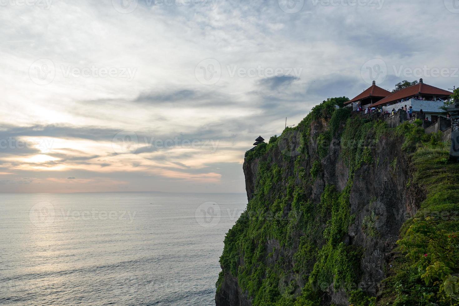 Der Uluwatu-Tempel auf Bali foto